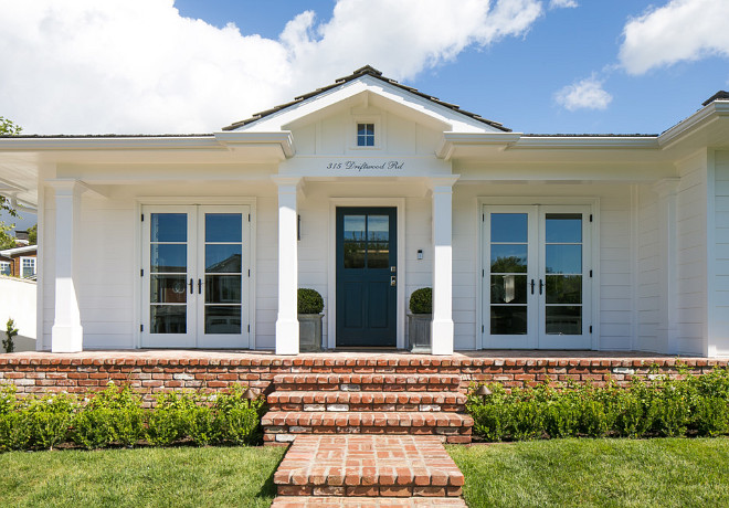 Navy Door Paint Color. Farrow and Ball Stiffkey Blue. Navy door paint color is Farrow and Ball Stiffkey Blue. #BluePaintColor #FarrowandBallStiffkeyBlue