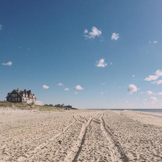 Hamptons Beach Houses. Hamptons Beach Houses. Hamptons Beach Houses. Hamptons Beach Houses. #HamptonsBeachHouses Howie Guja via Instagram.