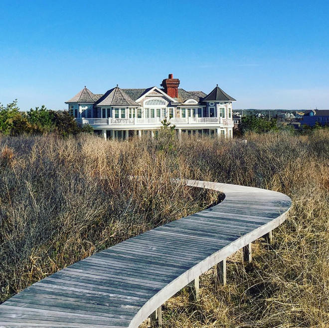 Hamptons Home. Hamptons beach Home. Hamptons Home. Hamptons Homes. Hamptons Home Photos #HamptonsHome #HamptonsHomes #HamptonsBeachHome #HamptonsHomephotos Howie Guja via Instagram.