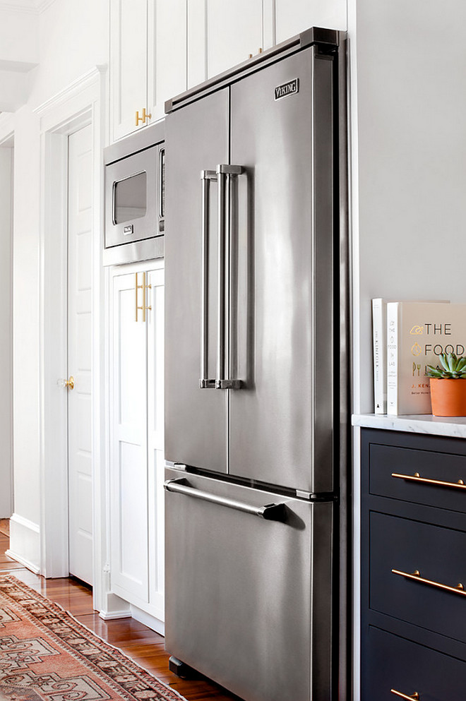 Custom Kitchen Cabinet Fridge size. The Viking refrigerator fits perfectly in the custom shaker style cabinets. #fridge #customcabinet #fridgesize #kitchencabinetsize #refrigerator #shakercabinets Elizabeth Lawson Design