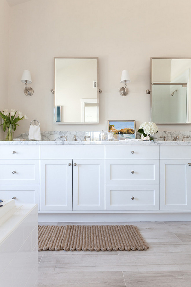White cabinet paint color Benjamin Moore Decorators White. Popular white cabinet paint color used by interior designers Benjamin Moore Decorators White #DecoratorsWhite #BenjaminMooreDecoratorsWhite Kate Lester Interiors