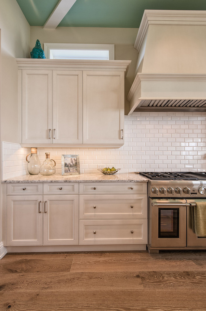 Kitchen Ideas. Kitchen Cabinet Ideas. Kitchen Backsplash Ideas. Kitchen Paint Color Ideas. Kitchen White Oak Flooring Ideas. #Kitchen #KitchenIdeas