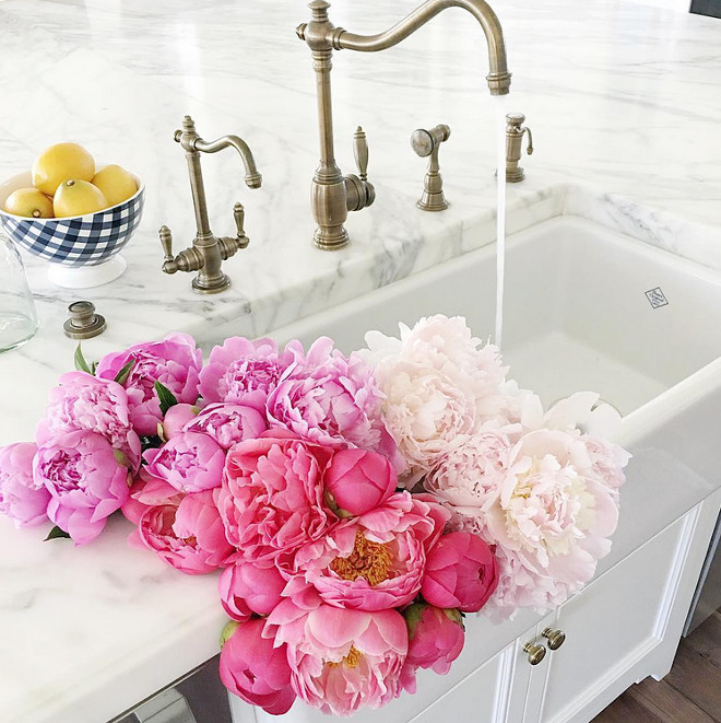 Kitchen farmhouse sink and antique brass faucet. white kitchen with Kitchen farmhouse sink and antique brass faucet. #Kitchen #farmhousesink #brassfaucet Rachel Parcell