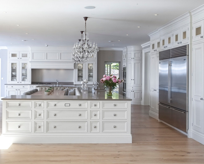 Ivory white kitchen paint color. Slaked Lime 105 by Little Greene Paint Company. Ivory white cabinet paint color Slaked Lime 105 by Little Greene Paint Company. #SlakedLime105LittleGreenePaintCompany #ivorywhite #kitchen #ivorykitchen #paintcolor Hayburn & Co. 