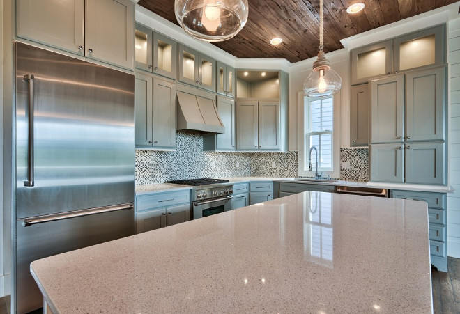 Kitchen island with quartz countertop. Quartz Island Countertop. #Kitchen #Quartz #Islandcountertop #QuartzIsland #countertop Chi-Mar Construction