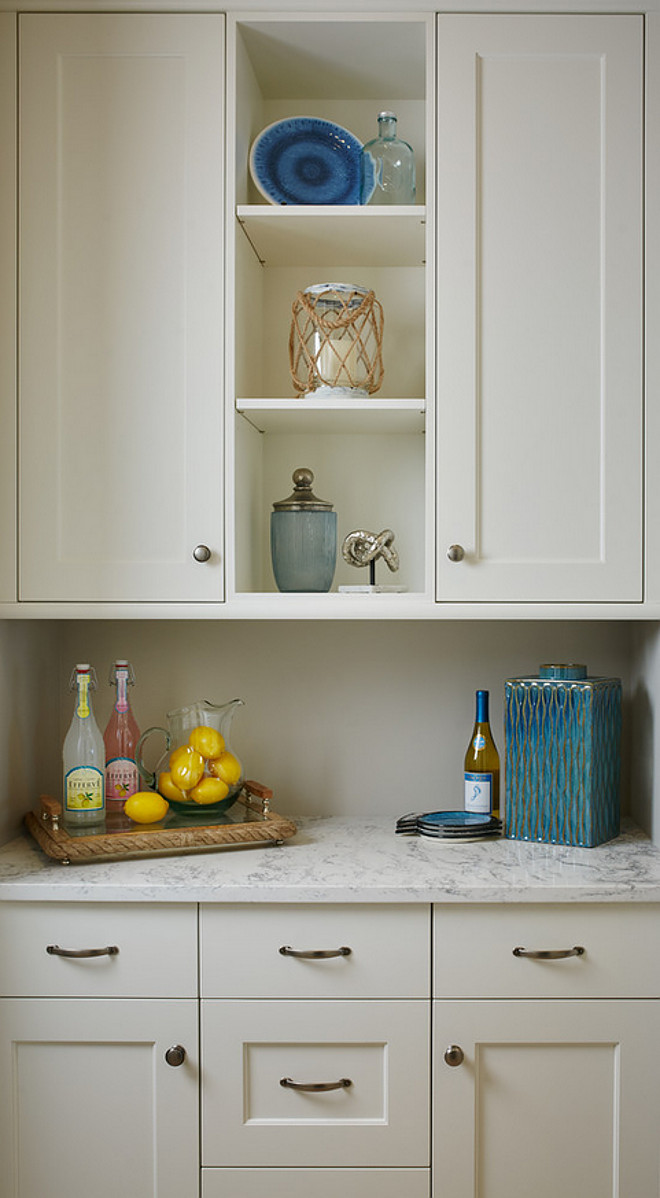 Benjamin Moore White Dove Butler pantry cabinet. Butler pantry cabinet paint color is Benjamin Moore OC 17 White Dove. Benjamin Moore White Dove Butler pantry #BenjaminMooreWhiteDove #Butlerpantry