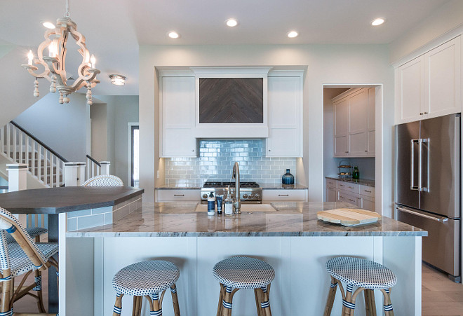 Kitchen hood reclaimed wood set in a herringbone pattern. Kitchen hood reclaimed wood set in a herringbone pattern. #Kitchen #hood #reclaimedwood #herringbone #pattern