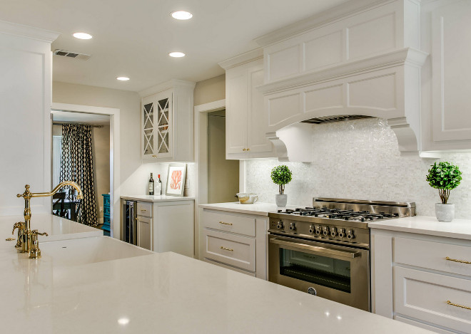 Kitchen with white quartz countertop. Kitchen with white quartz countertop ideas. Kitchen with white quartz countertop layout. #Kitchen #whitequartz #countertop Redo