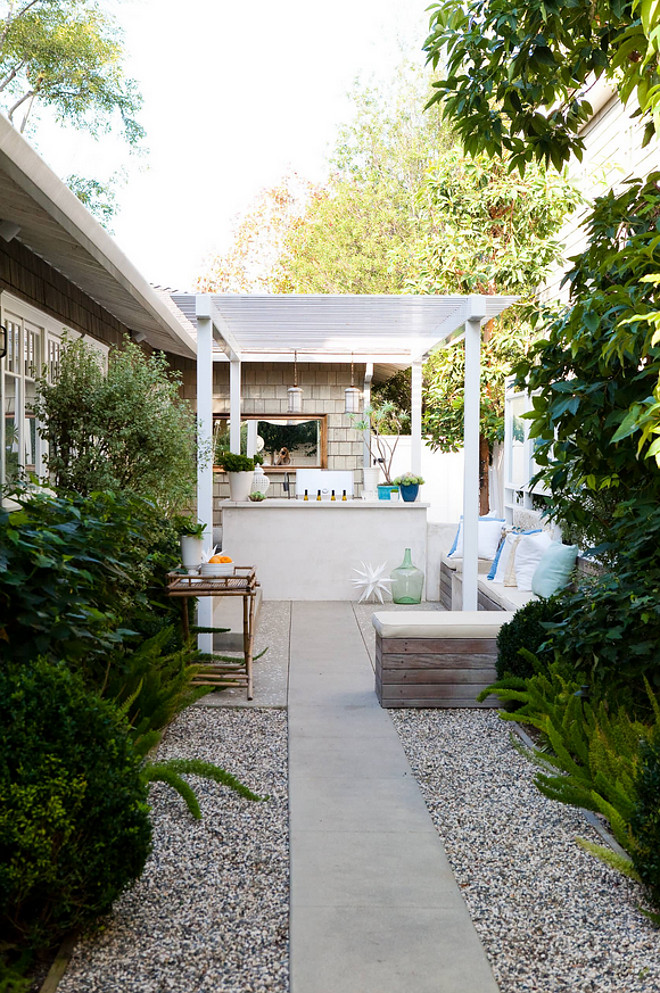 Outdoor kitchen pergola. Small backyard with pergola and outdoor kitchen. #smallbackyard 3backyard #outdoorkitchen #pergola Molly Wood Garden Design