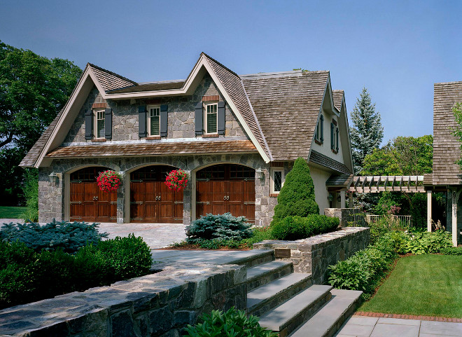 Stone garage ideas. Stone exterior garage. Garage with stone on the exterior. #Garage #stone #exteiror Siemasko + Verbridge