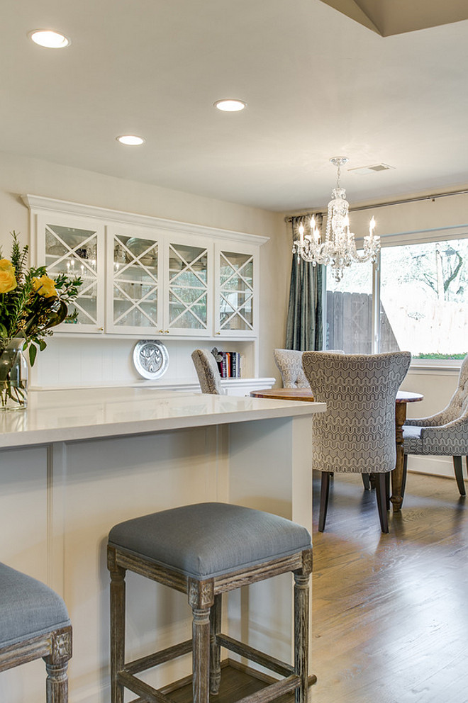 White kitchen with grey barstools and grey dining chairs. Beautiful White kitchen with grey barstools and grey dining chairs #Whitekitchen #greybarstools #greydiningchairs Redo