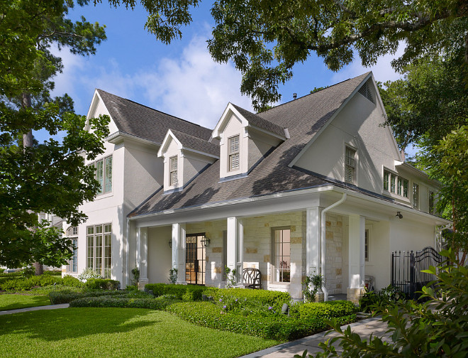 1990s House Get Completely Updated with Remodel and now looks like a Modern Farmhouse. #modernfarmhouse #homereno #remodel #1990shomereno #House #Updatedhomes#Remodel