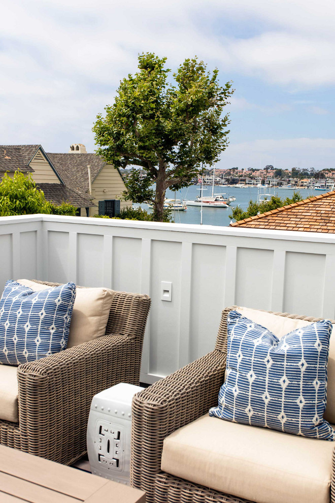 Outdoor chairs with garden stool as outdoor side table. Love this ideas of using garden stool as outdoor side table. #Outdoorchairs #gardenstool #outdoorsidetable #sidetable Blackband Design