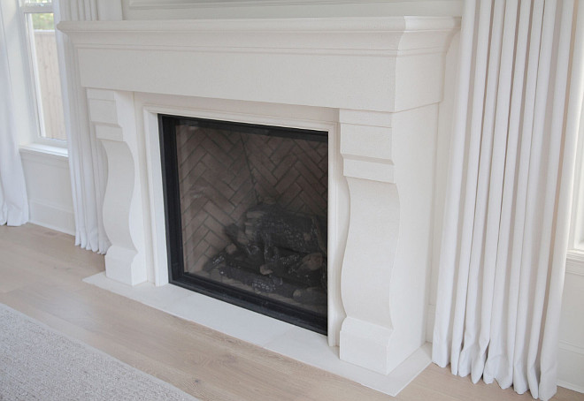 White Fireplace mantel painted in Benjamin Moore Simply White. Benjamin Moore Simply White mantel. #Fireplace #whitefireplace #whitemantel #mantel #paintcolor Benjamin Moore Simply White #BenjaminMooreSimplyWhite