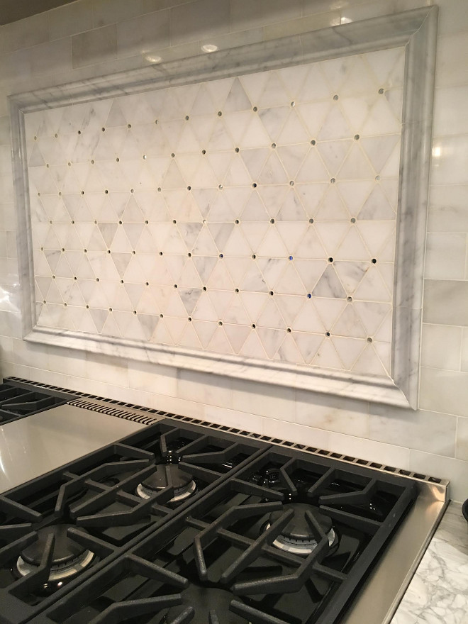 Range Backsplash. Range backsplash. Hood Mosaic Marble Detail: Honed Carrara And Mirror inserts by Porcelanosa. #RangeBacksplash #Backsplash #range Beautiful Homes of Instagram Sumhouse_Sumwear