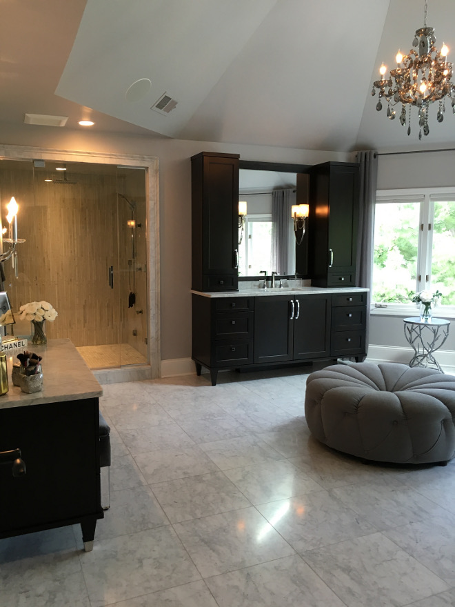 Bathroom Flooring. Marble Floor Tiles: Honed Carrara Marble 18” sq tiles from MS International Tile. #flooring #marbletile Beautiful Homes of Instagram Sumhouse_Sumwear
