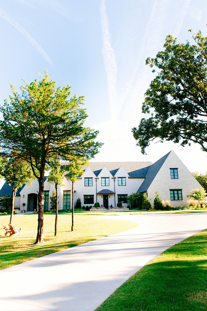 Home Exterior. Beautiful homes exterior #Beautifulexteriors #Beautifulhomes Home Bunch's Beautiful Homes of Instagram curlsandcashmere