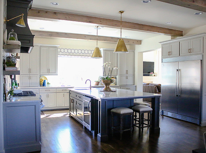 Sherwin Williams SW 7011 Natural Choice. Sherwin Williams SW 7011 Natural Choice Walls and trim paint color. This neutral color balances the overall feel of this kitchen. Sherwin Williams SW 7011 Natural Choice #SherwinWilliamsSW7011NaturalChoice Home Bunch's Beautiful Homes of Instagram curlsandcashmere