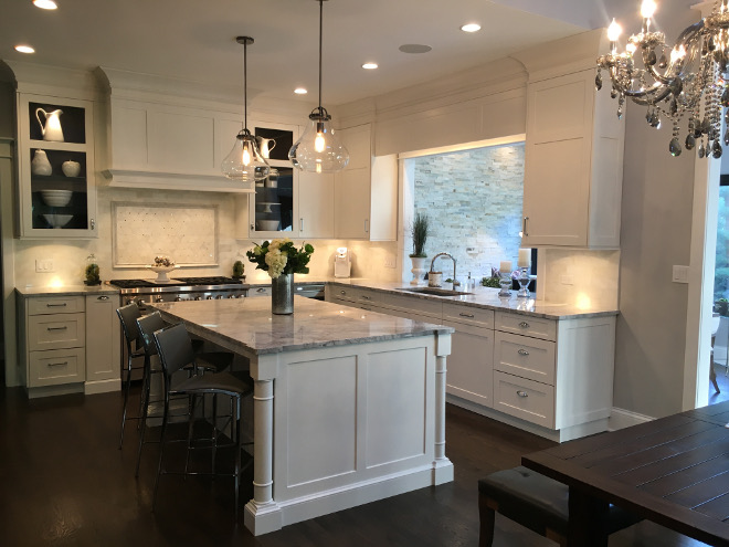 Kitchen. Transitional kitchen. White transitional kitchen #kitchen #transitionalkitchen #whitetransitionalkitchen Beautiful Homes of Instagram Sumhouse_Sumwear