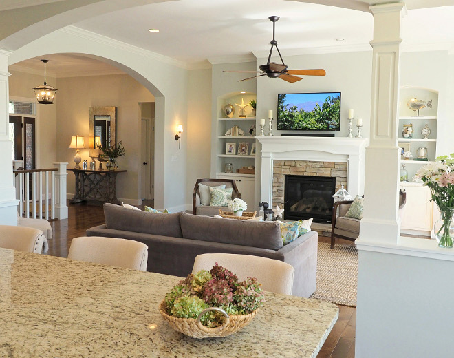 Open kitchen layout. Perfect view of the television while cooking and cleaning! #Openkitchen #openlayout #kitchenfamilyroom #layout #kitchen #livingroom Home Bunch Beautiful Homes of Instagram wowilovethat