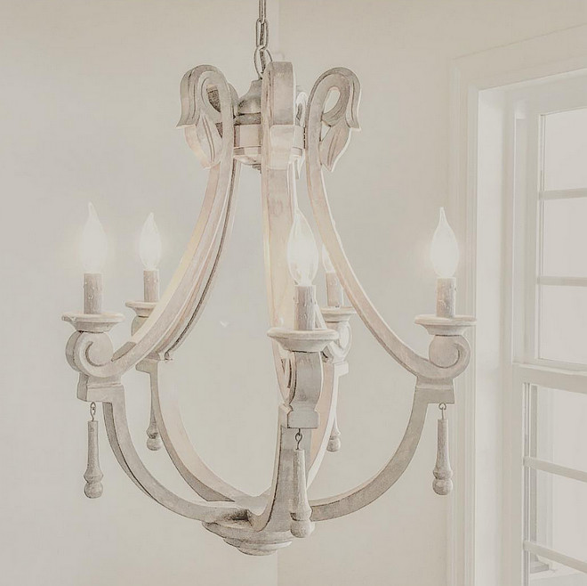 Antique farmhouse chandelier. Antique farmhouse chandelier. Antique wooden farmhouse chandelier chandelier. #Antiquefarmhousechandelier #farmhouse #chandelier Home Bunch's Beautiful Homes of Instagram ourfarmhousefit