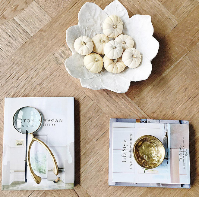 Fall Coffee Table Decor. Fall Coffee Table Decor. I love this simple coffee table decor idea. #Fall #CoffeeTable #Decor coffee-table-fall-decor #FallCoffeeTableDecor Home Bunch's Beautiful Homes of Instagram janscarpino