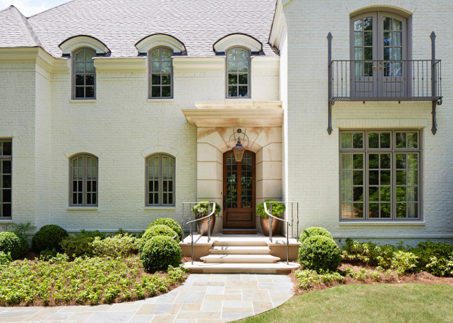 Creamy white brick exterior. Creamy white brick exterior paint color ideas. Creamy white brick exterior #Creamywhitebrickexterior Shayelyn Woodbery Interiors, LLC.