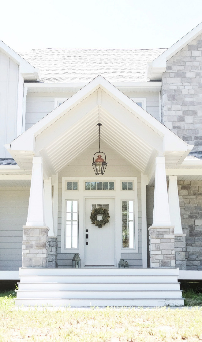 Diamond Vogel Place of Dust - 0539.The light grey exterior paint color is Diamond Vogel Place of Dust - 0539. #DiamondVogelPlaceofDust #DiamondVogel0539 #lightgray #grayexterior #exteriorpaintcolor Beautiful Homes of Instagram @nc_homedesign via Home Bunch