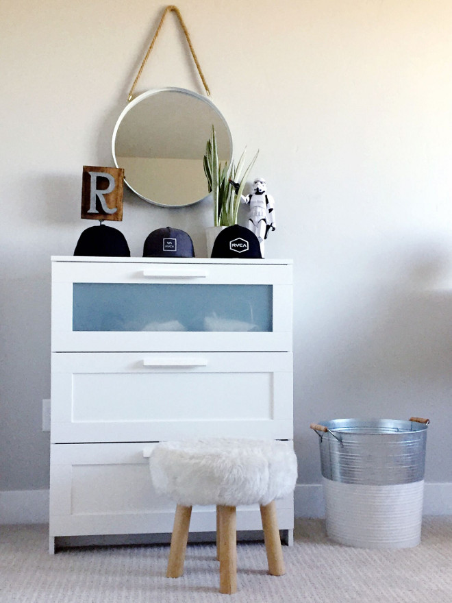 Kids bedroom furniture decor. White dresser is from Ikea. Stool is from HomeGoods. kids-bedroom-dresser Home Bunch's Beautiful Homes of Instagram janscarpino