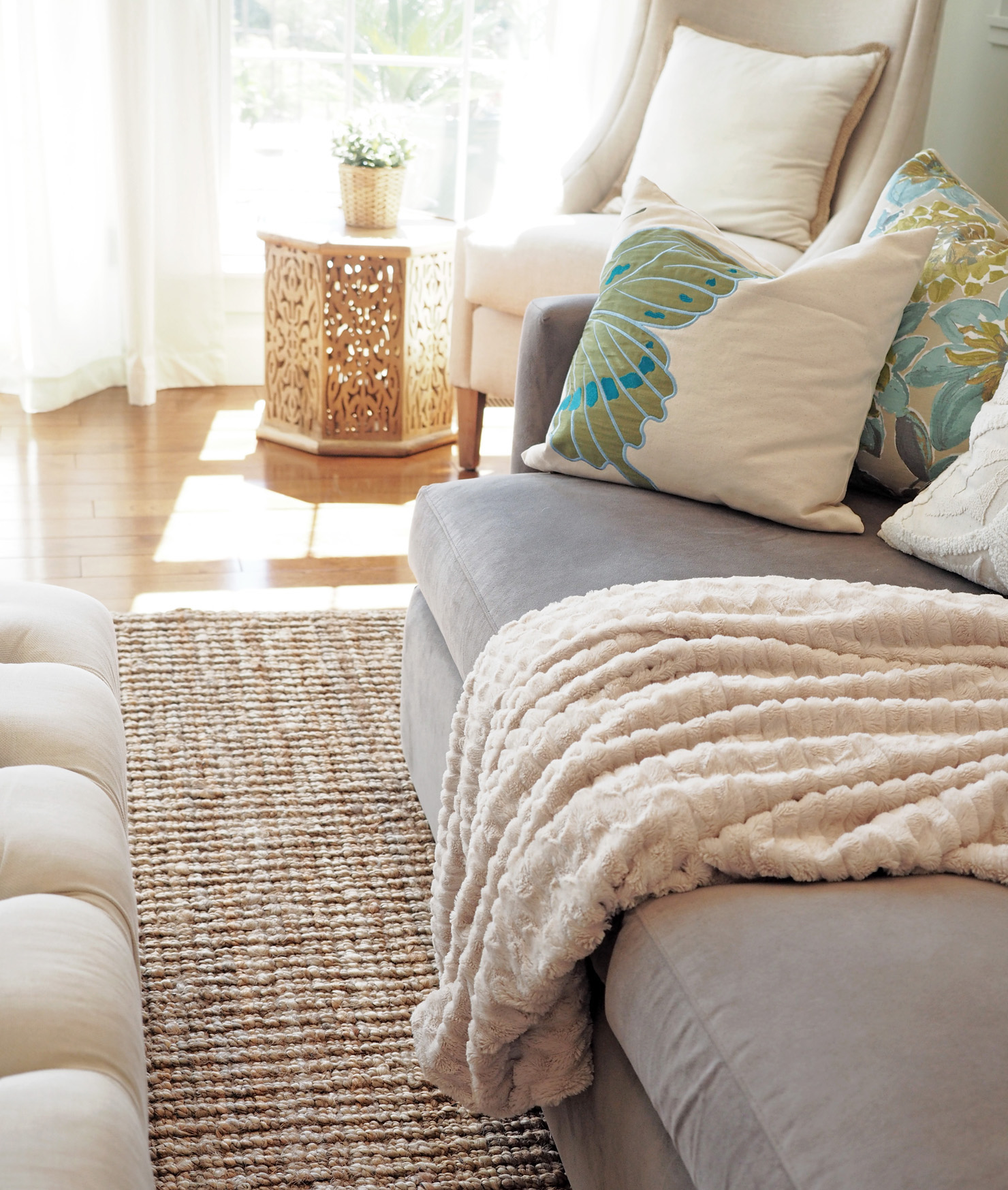 Living room decor. Jute rug is Ralph Lauren purchased recently at Home Goods. Butterfly pillow Pier 1 Imports. Corner linen chair – Carol House Furniture, St. Louis, Missouri; side table, Home Goods. #livingroom #decor Home Bunch Beautiful Homes of Instagram wowilovethat