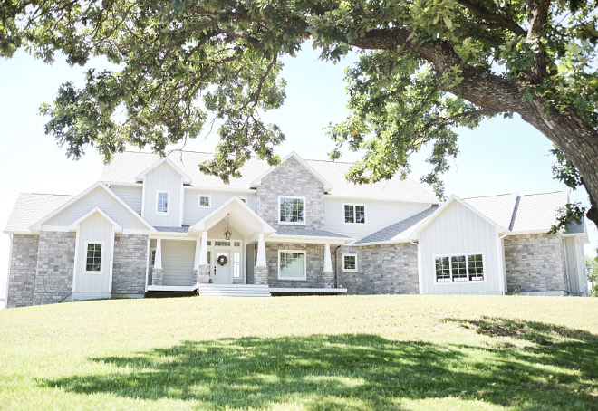 Modern Craftsman home. I love the looks of craftsman homes! It looks so clean and classic. Modern Craftsman home exterior. Modern Craftsman home #ModernCraftsmanhome #Craftsmanhome #Craftsmanhomeexterior #Craftsmanhomes Beautiful Homes of Instagram @nc_homedesign via Home Bunch