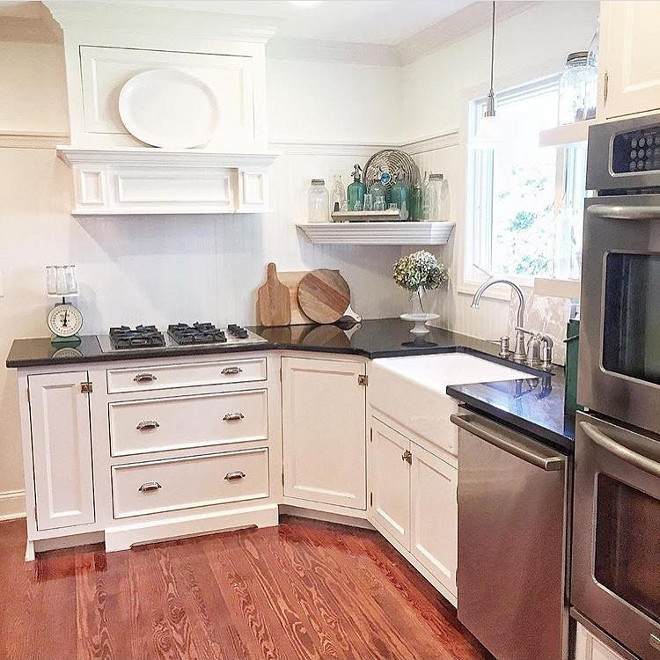 Benjamin Moore Simply White. White Farmhouse Kitchen Wall Paint Color Benjamin Moore Simply White. #BenjaminMooreSimplyWhite benjamin-moore-simply-white