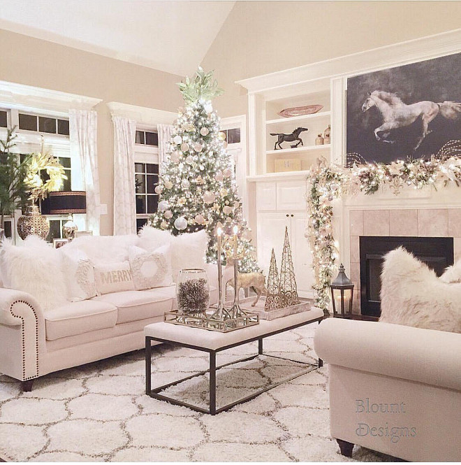 Christmas Living room Decor. Christmas Living room Decor Ideasd. How to decorate your living room during Christmas. Christmas Living room Decor #ChristmasLivingroomDecor #Christmas #LivingroomDecor christmas-living-room-decor Home Bunch Beautiful Homes of Instagram @blountdesigns