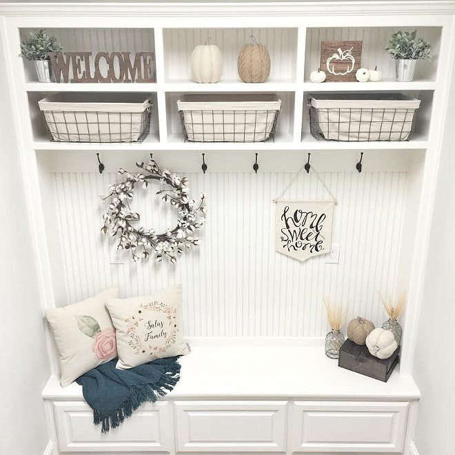 Farmhouse mudroom bench. Farmhouse mudroom. Farmhouse mudroom painted in SW Pure White. Farmhouse mudroom bench and shelves. #Farmhousemudroom #Farmhouse #mudroom #Farmhousemudroombench #Farmhousemudroomshelves Beautiful Homes of Instagram ceshome6