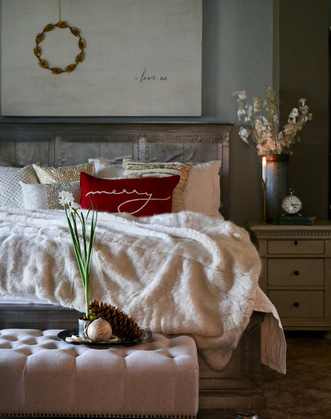 Elegant Christmas Bedroom Decor. Elegant Christmas Bedroom Decor Ideas. Elegant Christmas Bedroom Decorating ideas. Elegant Bedroom Decor #ElegantChristmasdecor #ChristmasBedroomDecor #Christmas Hollie via Instagram @artfulhomestead