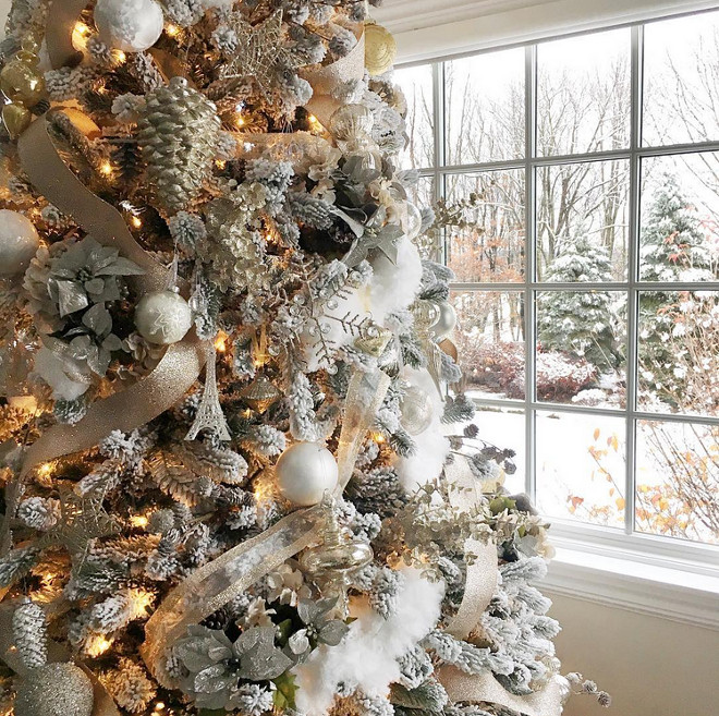 Neutral Christmas Tree Decor. Neutral Christmas Tree Decor Ideas. Neutral Christmas Tree Decor #NeutralChristmasTreeDecor #NeutralChristmasTree Susan Lynn via Instagram @stylebysusanlynn