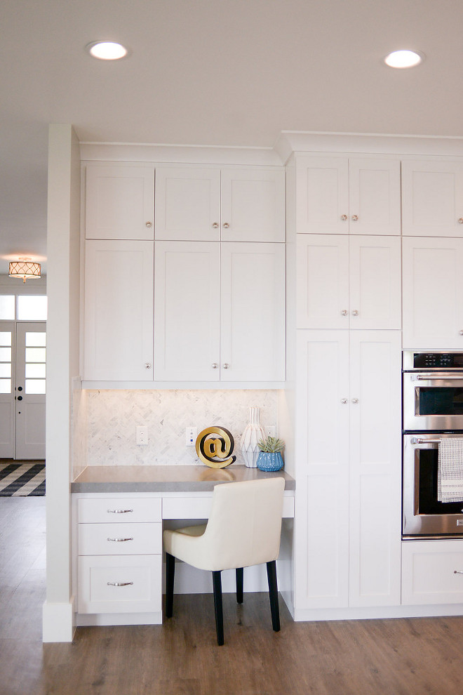 Kitchen desk. Kitchen desk with grey countertop. Kitchen desk with grey quartz countertop. #kitchendesk #greyquartz #countertop Millhaven Homes