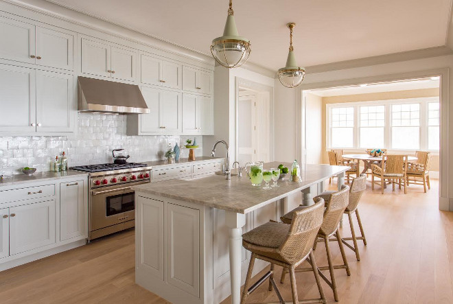 Kitchen flat panel inset door. This elegant and sophisticated grey kitchen feature cabinets in Benjamin Moore Gray Owl, in a flat panel inset door. #Kitchen #flatpanelinsetdoor #kitchenflatpanelinsetdoor Main Street Kitchens at Botellos