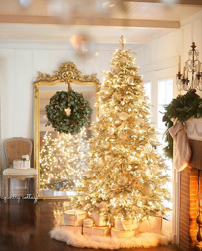 French Christmas Decor. Mirror reflecting Christmas tree and decorated with wreath. French Christmas Decor #FrenchChristmas #FrenchChristmasDecor #Christmasdecor French Country Cottage via Instagram @frenchcountrycottage