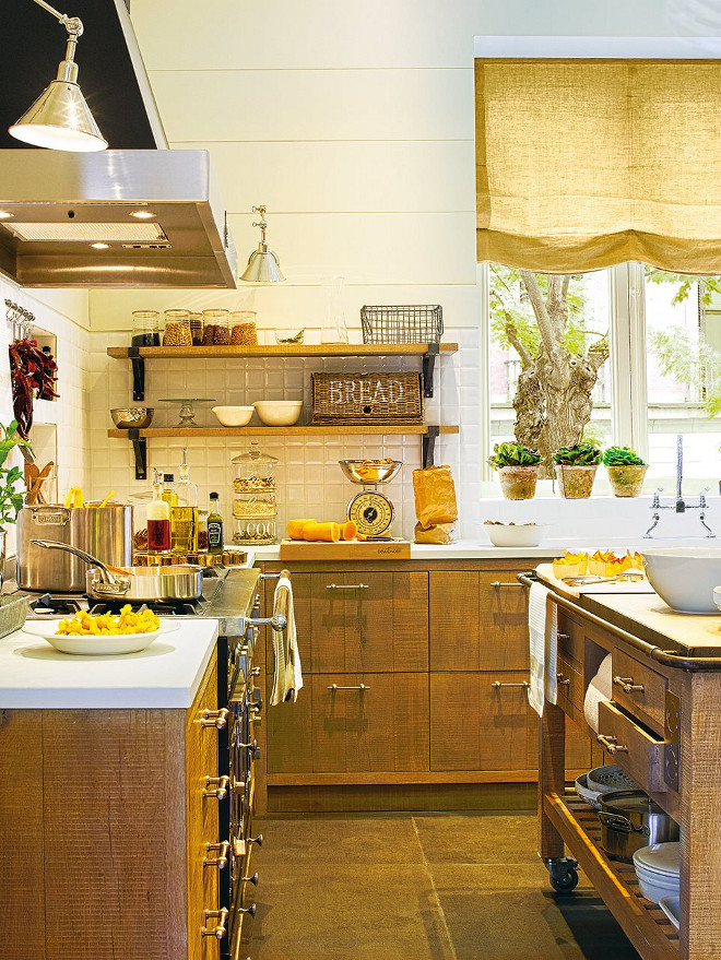 Rustic kitchen wood shelves. El Mueble