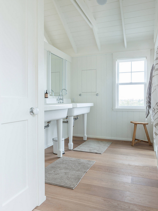 Benjamin Moore Decorators White. White shiplap painted in Benjamin Moore Decorator's White. #BenjaminMooreDecoratorsWhite #whiteshiplappaintcolor #whitepaintcolor #BenjaminMoore #DecoratorsWhite Krueger Architects