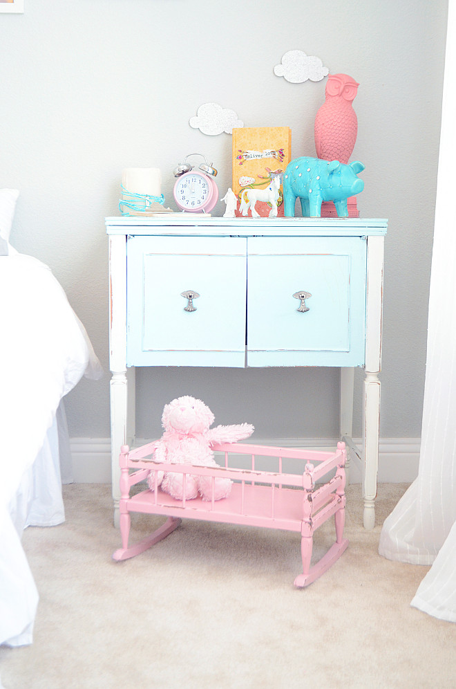 Kids Nightstand Decor. Kids Nightstand Decor Ideas. Kids Nightstand Decorating ideas. Kids Nightstand Decor #KidsNightstandDecor #NightstandDecor Home Bunch's Beautiful Homes of Instagram Pillow Thought