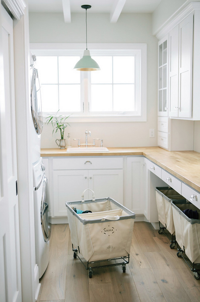 Laundry room Hardwood Floor. Hardwood Flooring Featured is Antique White from The Chateau Collection by DuChateau. #Laundryroom #LaundryroomHardwoodFloor #HardwoodFlooring #AntiqueWhiteOak #ChateauCollection #DuChateauFlooring Steele Canvas