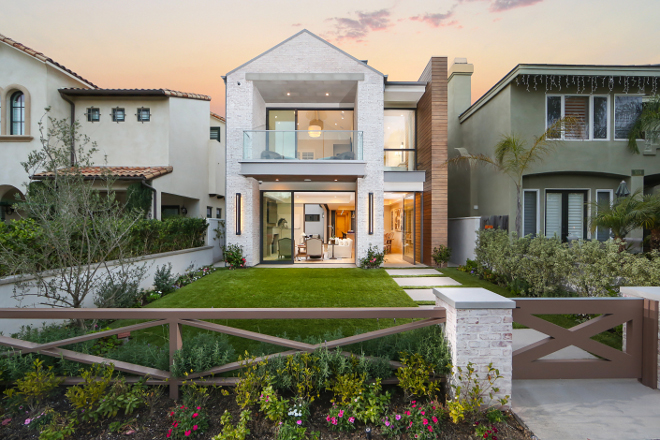 Modern Beach House with Whitewashed Brick Exterior. Modern Beach House with Whitewashed Brick Exterior Ideas #ModernBeachHouse #ModernBeachHouseIdeas #BeachHouse #WhitewashedBrickExterior #WhitewashedBrick Patterson Custom Homes