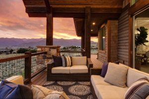 Timber Frame Home with Farmhouse-Inspired Interiors - Home Bunch ...