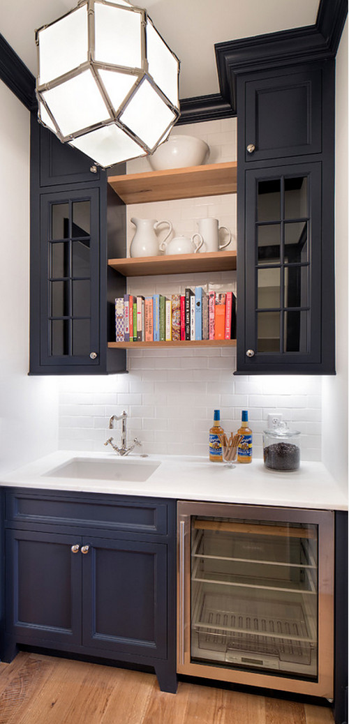 Benjamin Moore Hale Navy HC154 Cabinet. Cabinet paint color Benjamin Moore Hale Navy HC154 Cabinet #BenjaminMooreHaleNavyHC154 #Cabinet #CabinetBenjaminMooreHaleNavyHC154 #BenjaminMooreHaleNavy Martha O'Hara Interiors. John Kraemer & Sons