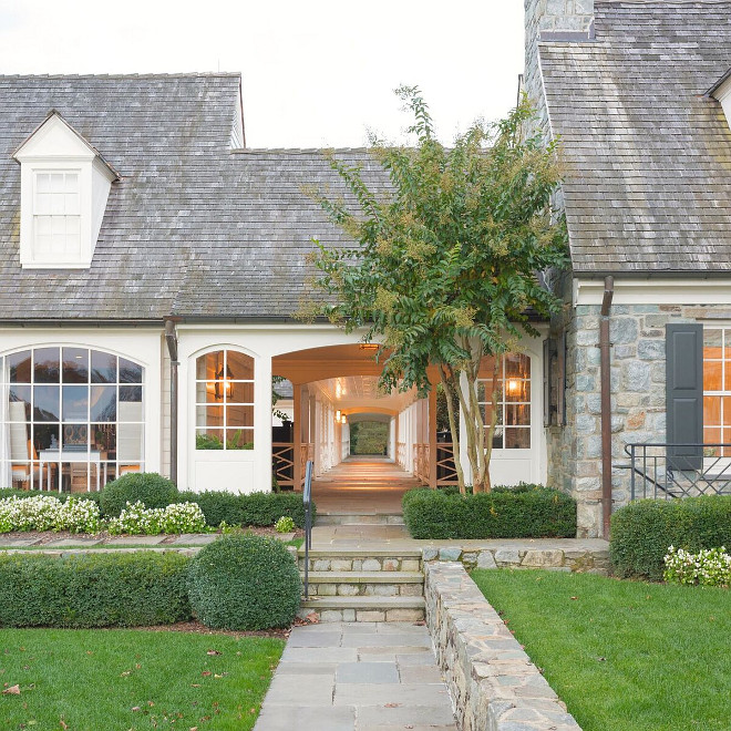 Breezeway. Traditional Breezeway. Breezeway Ideas. Traditional Breezeway Design #Breezeway #TraditionalBreezeway #BreezewayIdeas #TraditionalBreezewayDesign #BreezewayDesign Home Bunch's Beautiful Homes of Instagram @loveyourperch