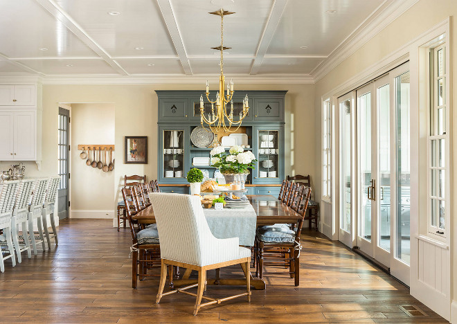 Farmhouse Dining Room. Neutral farmhouse dining room. Neutral farmhouse dining room with custom hutch. Neutral farmhouse dining room #Neutral #farmhousediningroom #diningroom Jackson and LeRoy