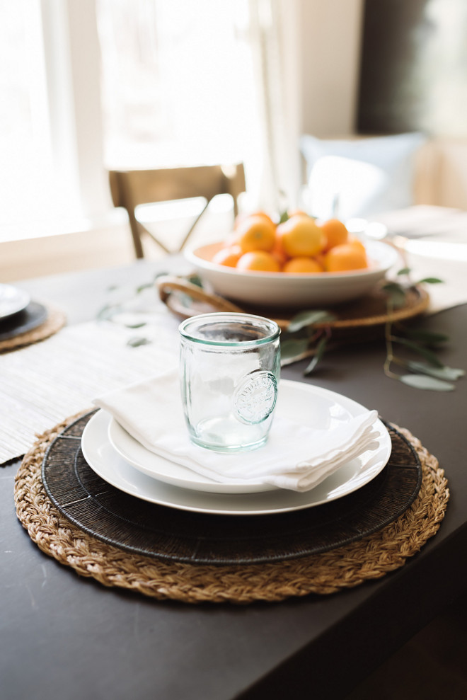 Farmhouse table setting, Farmhouse table setting ideas. Farmhouse dining room table setting #Farmhousetablesetting #Farmhousetable #tablesetting #farmhouse #farmhousediningroom Beautiful Homes of Instagram @thegraycottage