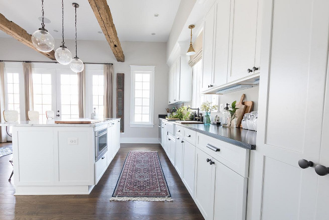 Modern Farmhouse Kitchen. Modern White farmhouse kitchen Modern White farmhouse kitchen with reclaimed wood beams and vintage kitchen runner. #ModernWhitefarmhousekitchen #Modernfarmhousekitchen #farmhousekitchen #farmhousewhitekitchen Beautiful Homes of Instagram @greensprucedesigns